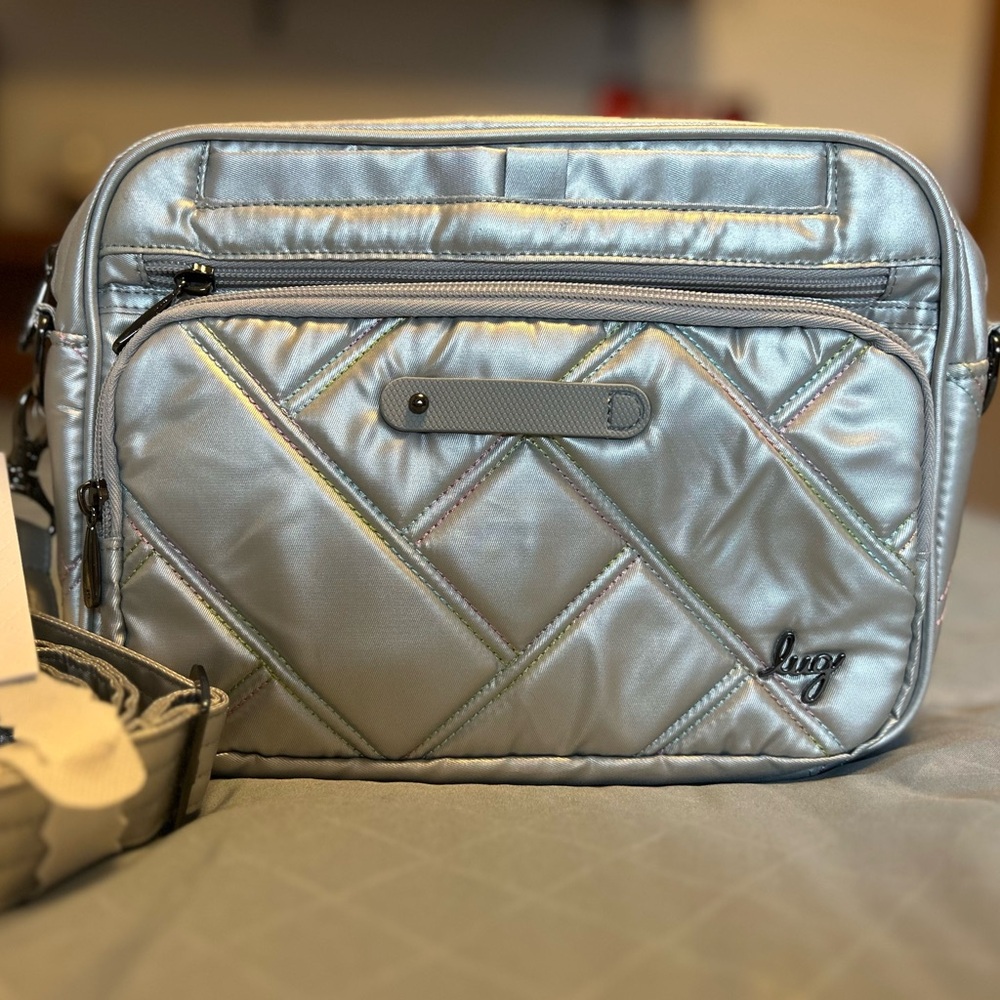 Lug NWT Metallic Silver Ice Pop Stitch Carousel XL 2
Retail price $80